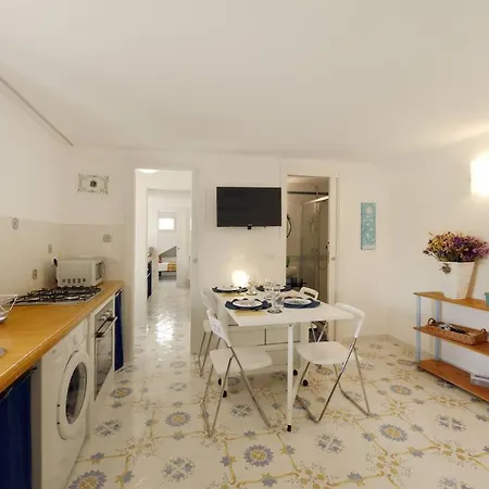 Ensemble: Casa Con Giardino Procida