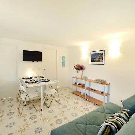 Ensemble: Casa Con Giardino Procida