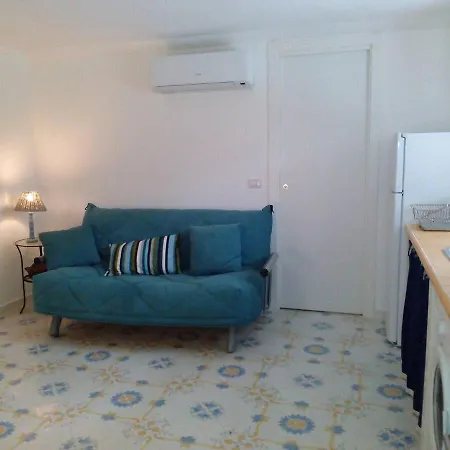 Ensemble: Casa Con Giardino Procida