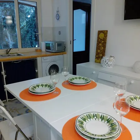 Ensemble: Casa Con Giardino