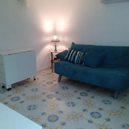 Ensemble: Casa Con Giardino Procida
