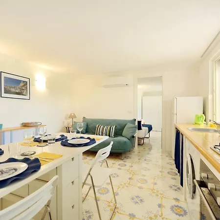 Ensemble: Casa Con Giardino Procida